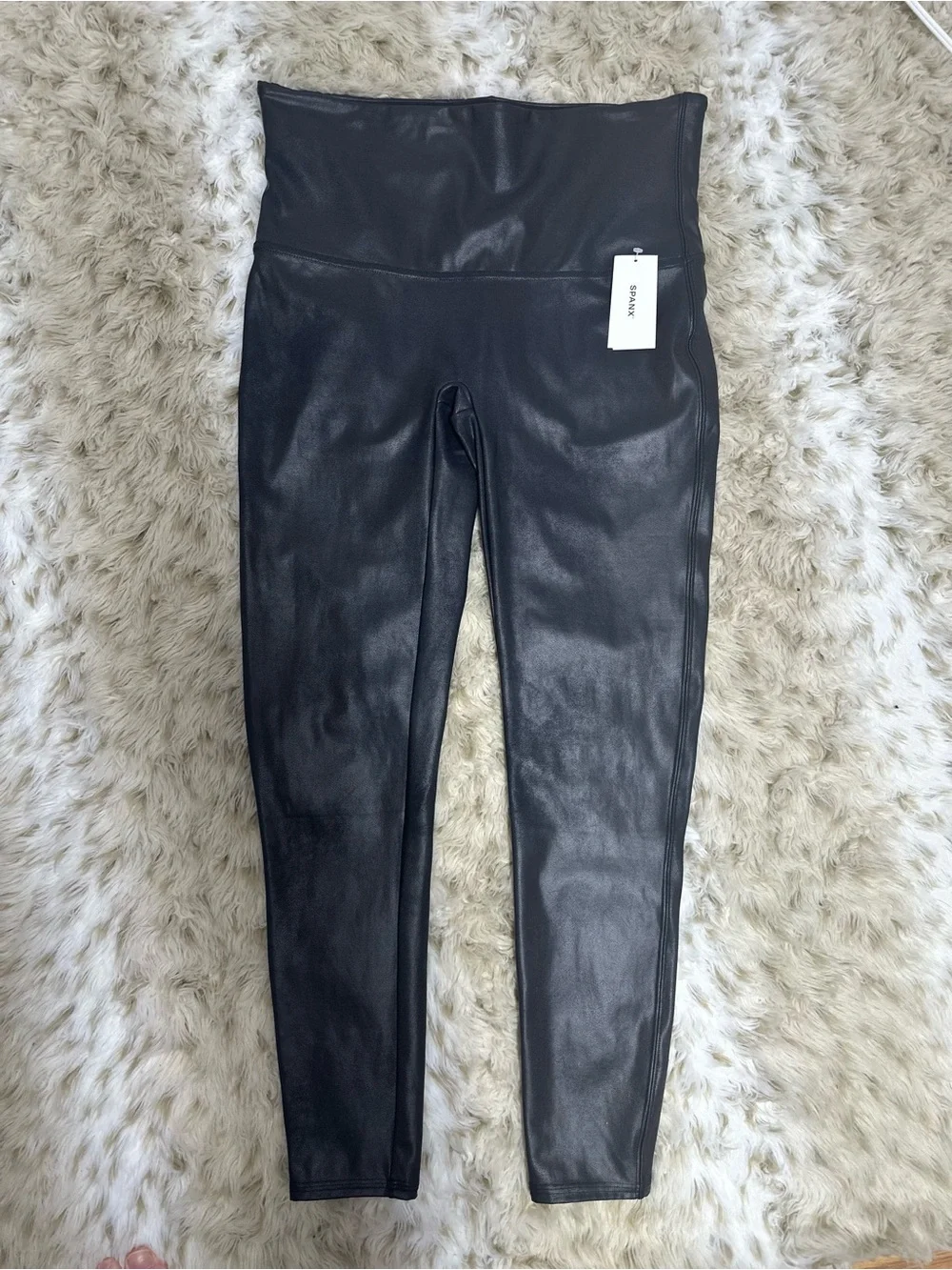 SPANX Faux Leather High-Waist Jeggings in Black. - Picture 3 of 4